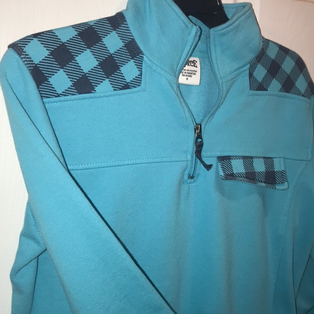 SUPER CUTE BLUE PULL OVER!